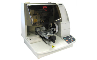 Kleine Gravurmaschine für Schilder und Kennzeichnungen